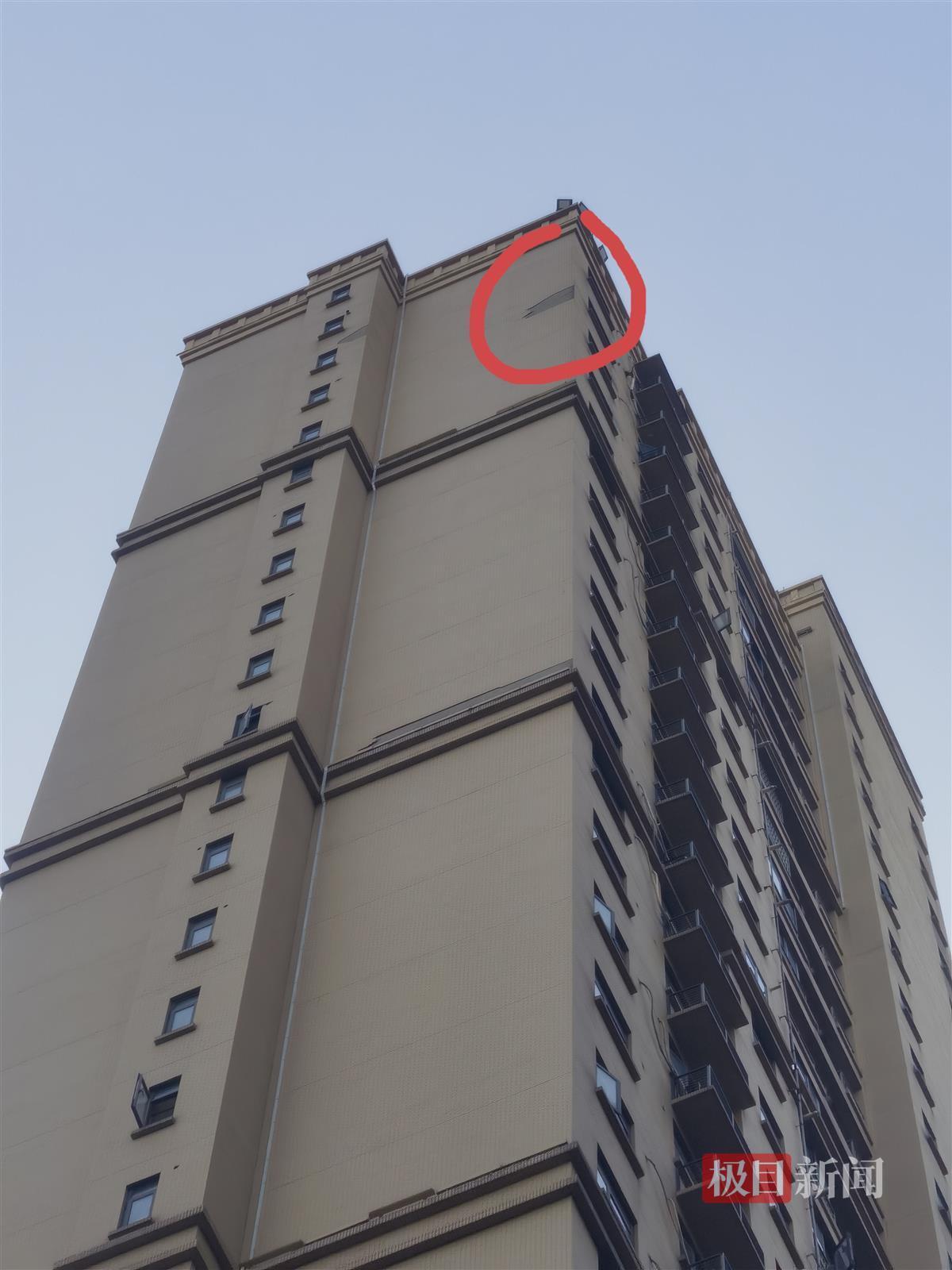 墙砖脱落是什么原因造成的(墙砖脱落是什么原因造成的怎么办)